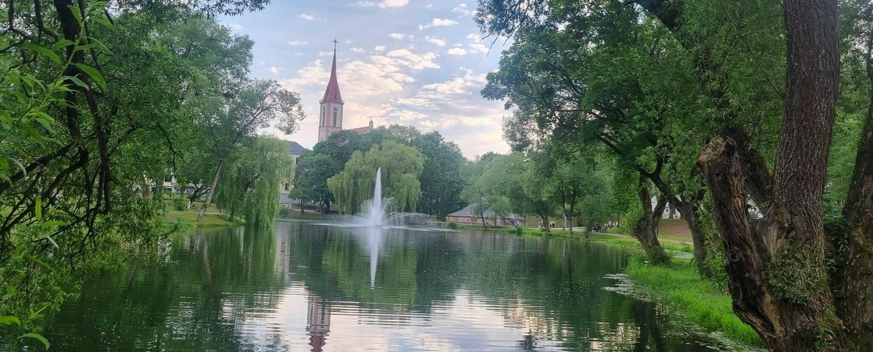 Kretingos fontanas su bažnyčia